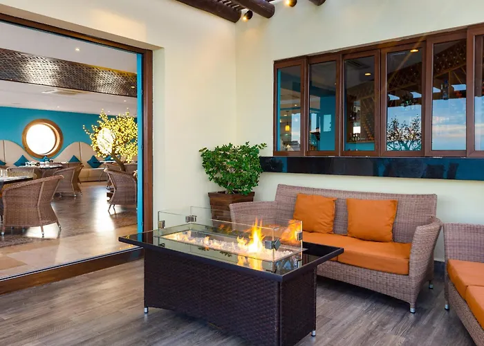 Villa Del Arco Beach Resort & Spa